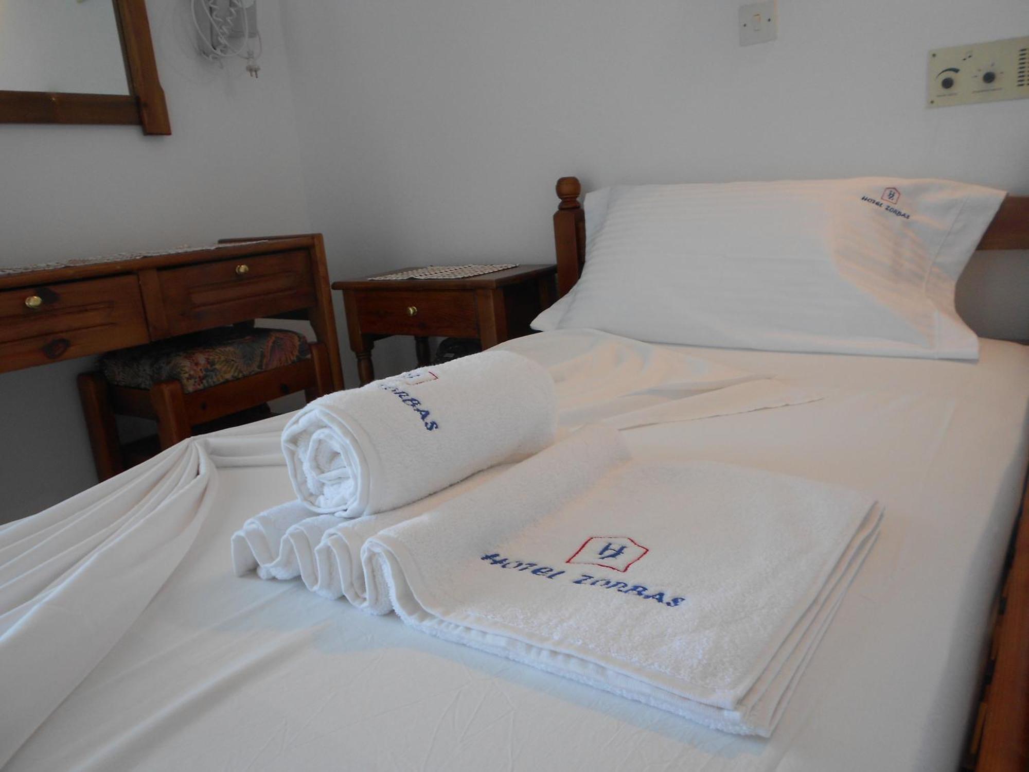 Zorbas Hotel 피타고레이오 객실 사진